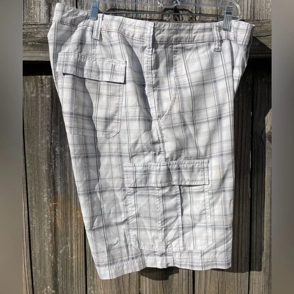 Lee Dungarees Cargo White & Gray/Blue Plaid Shorts 42 - Picture 4 of 8